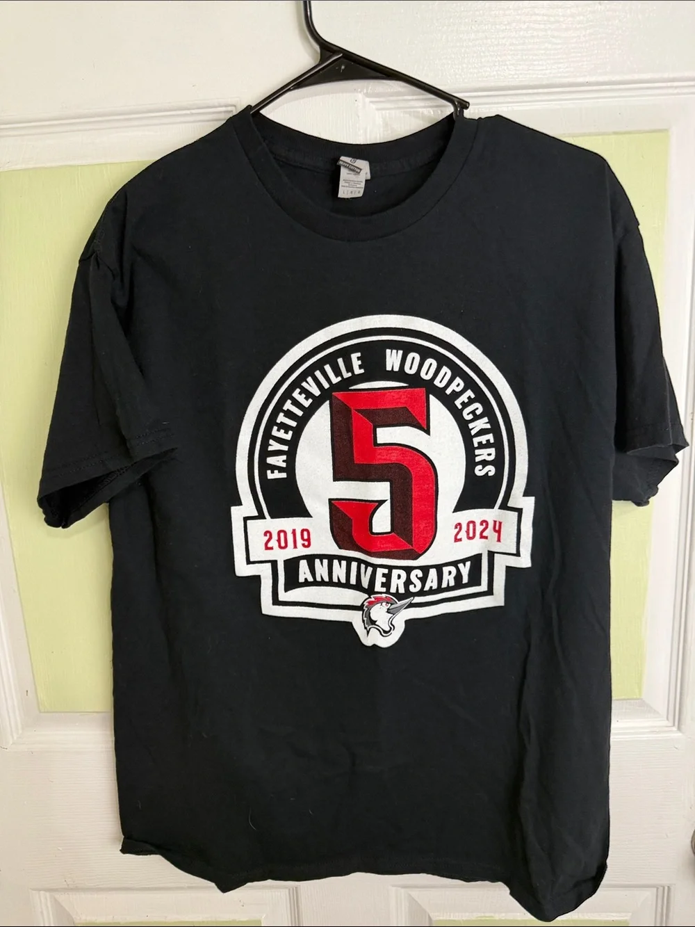 (2355) Gildan Black Tee with Red and White 5th Anniversary Graphic, Size: Large